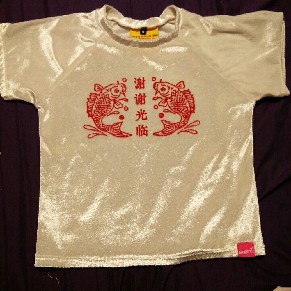 Short sleeve crop top with two koi fish.